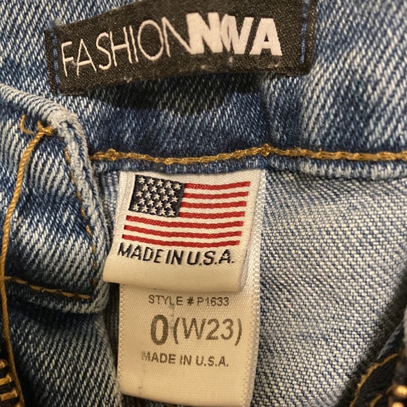 Blue Jeans - Picture 2 of 3